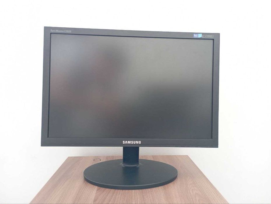 Монитор 19 дюймов Samsung