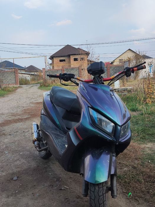 Обменяю м 8 первого поколения на айфон 13