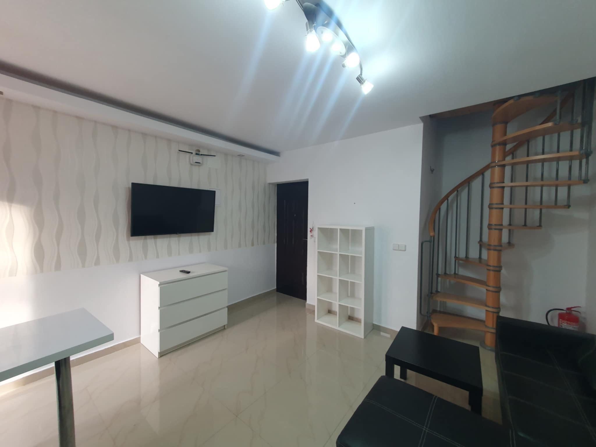 Proprietar inchiriez apartament 2 camere, Central (Circumvalatiunii 1)