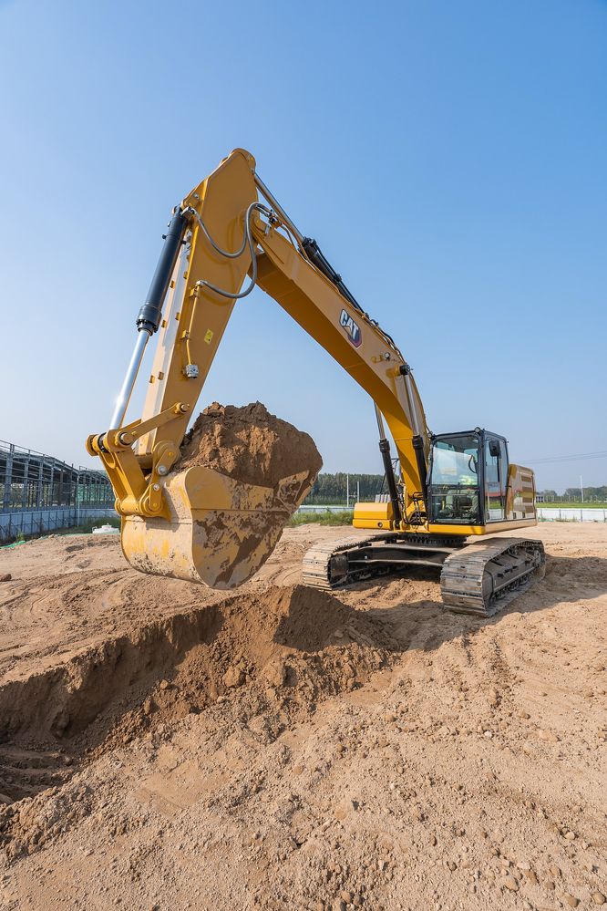 Гусеничный экскаватор CAT 333 ковш 2.0 м3