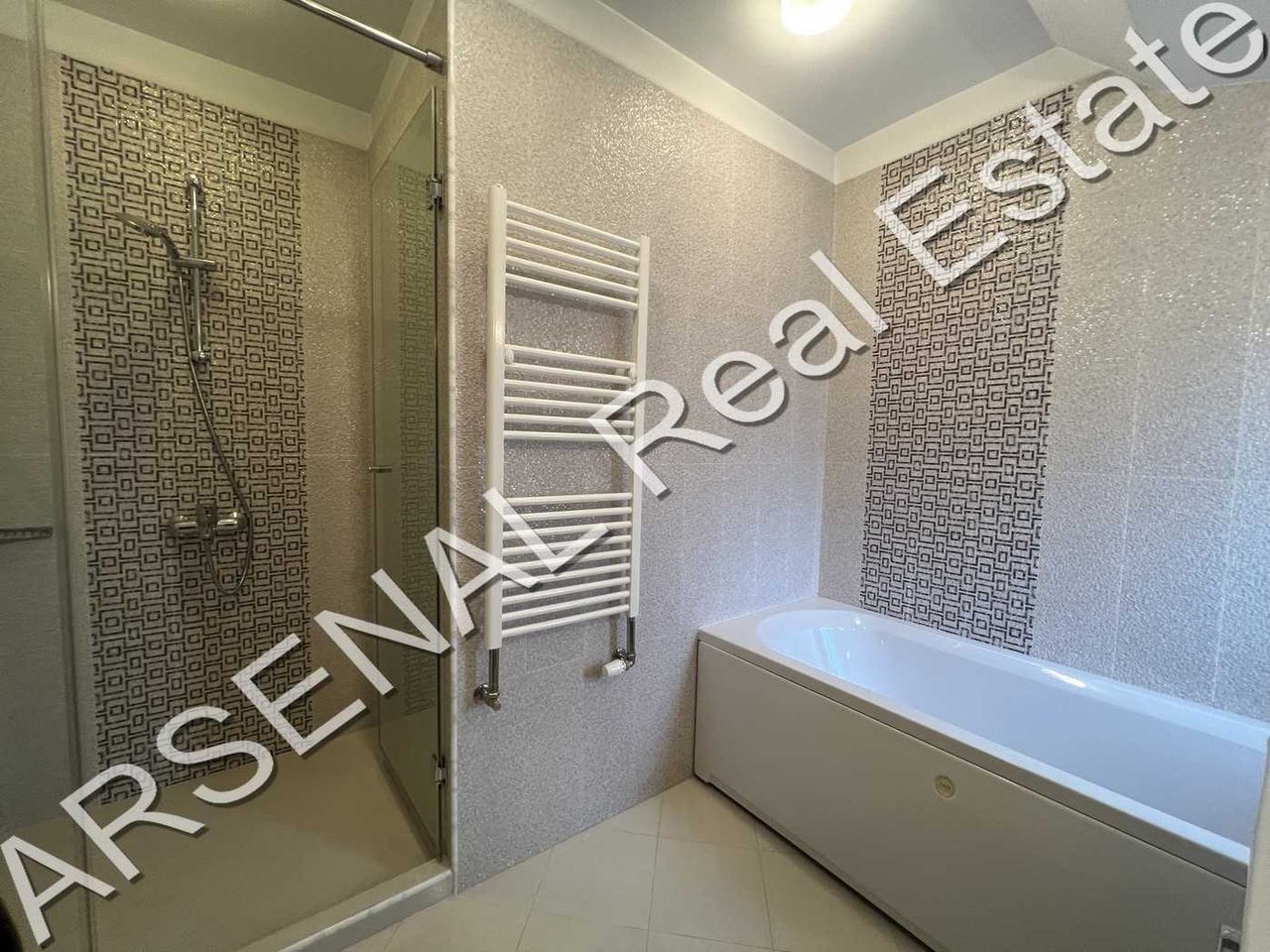 Дава се под наем Тристаен апартамент в София, Витоша - 130 кв.м за 750 € - Снимка #6