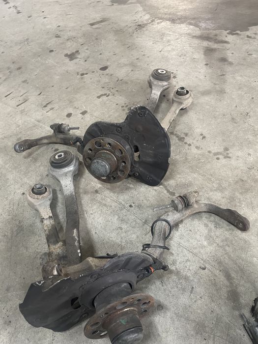 Fuzeta stanga / dreapta Mercedes w221 s class