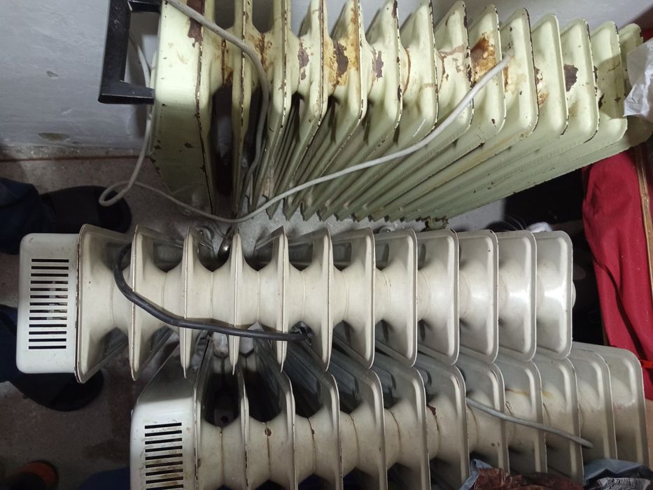 Vând radiatoare curent electric