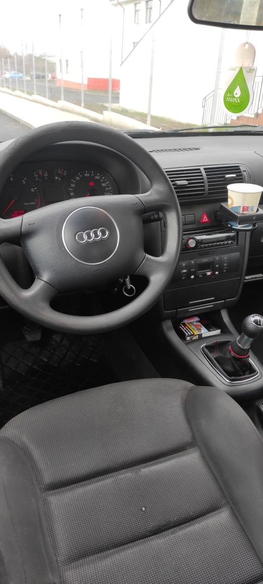 Vând Audi A3 8l 1.6i