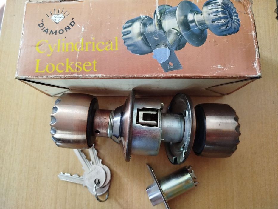 Замок  дверной межкомнатный