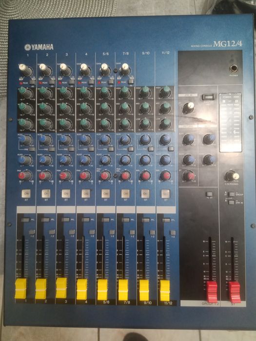Mixer audio Yamaha MG12/4 și Tmix 802