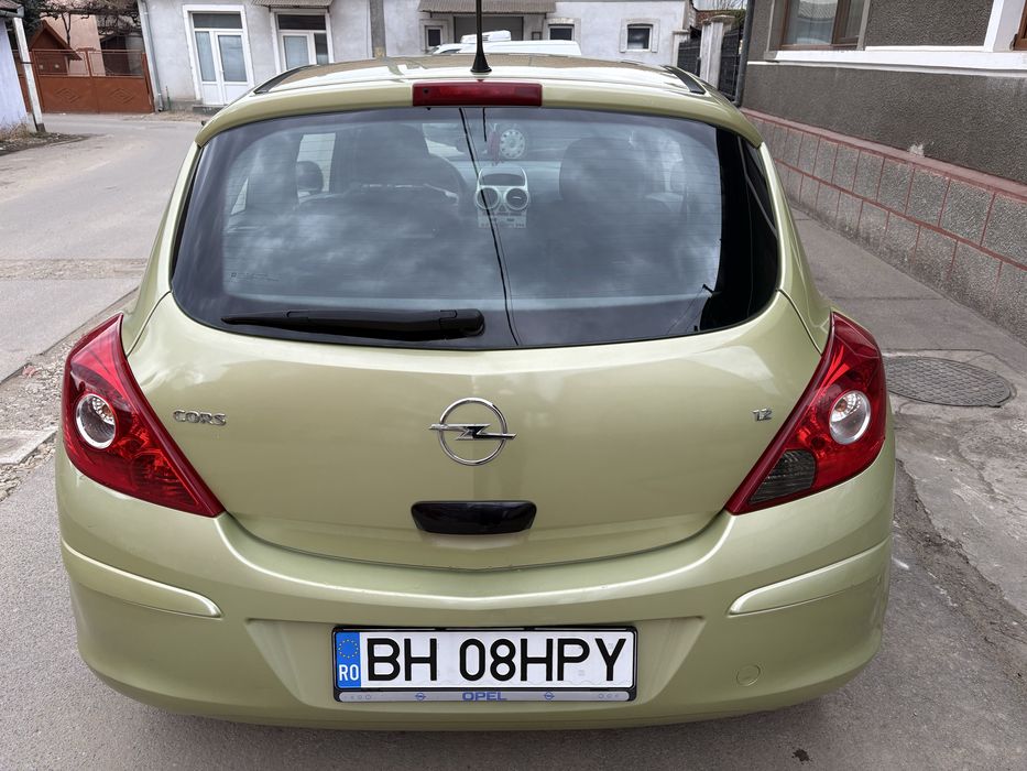 Opel Corsa 1.2 Automat, benzina – 2007, în stare bună