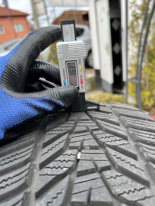 Продавам 2бр. зимни гуми Hankook 215/55/18 99V DOT2922 Made in KOREA!!