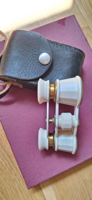 Binoclu vechi pentru teatru