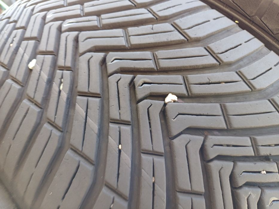 Гуми 235/60/17 Континентал