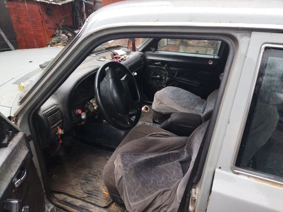 Продам авто газ 3110 на запчасти целиком