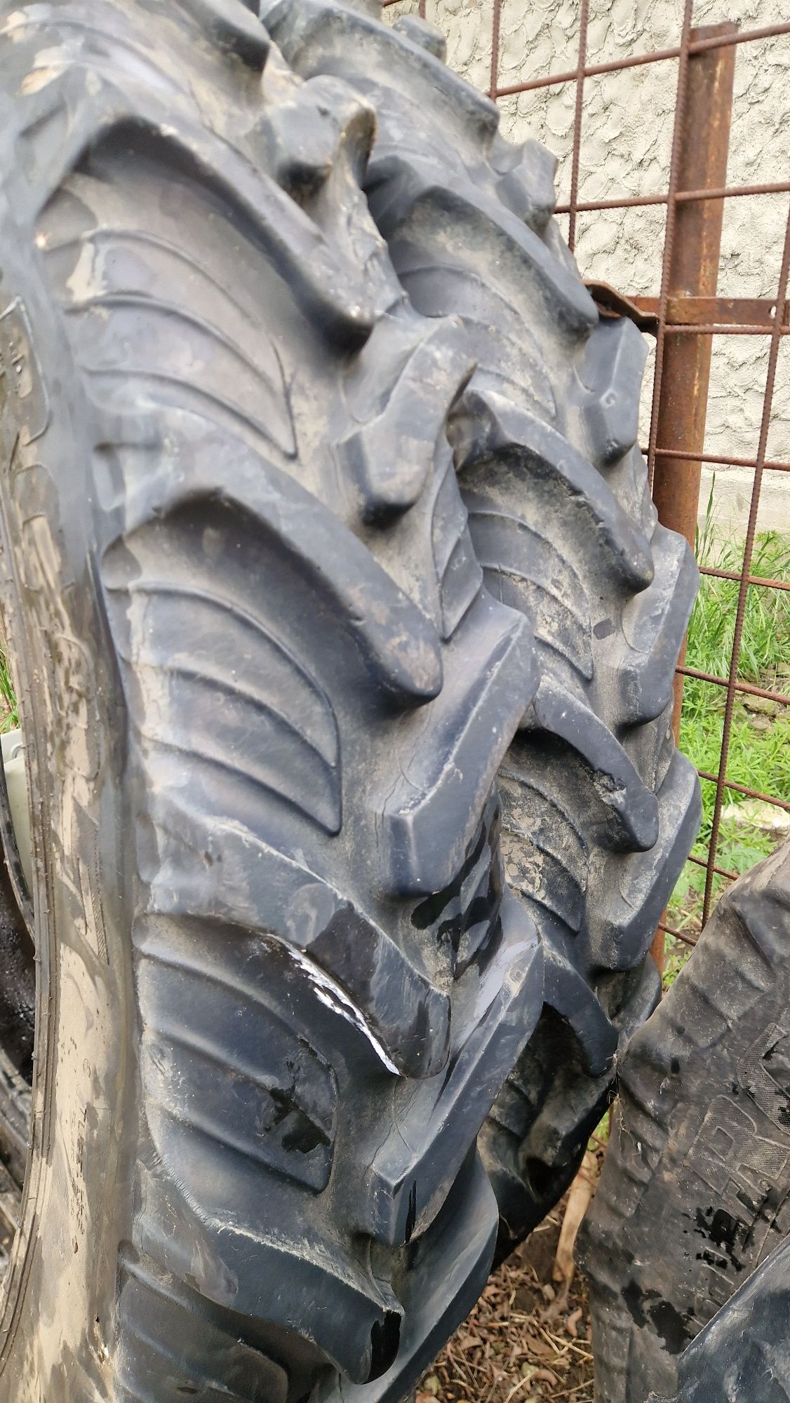 Vând anvelope agricole 230/95r32