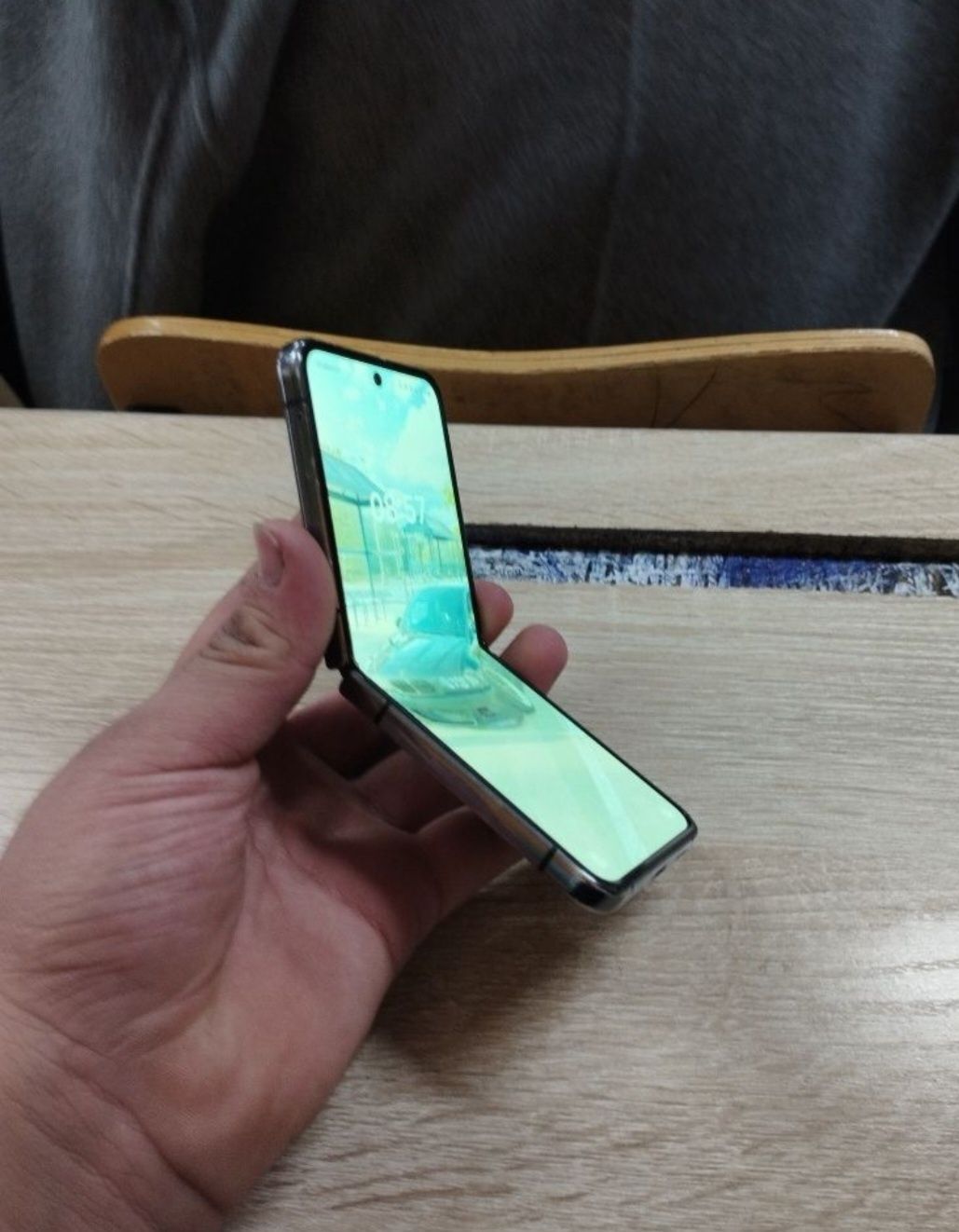 Z flip 4 sotiladi