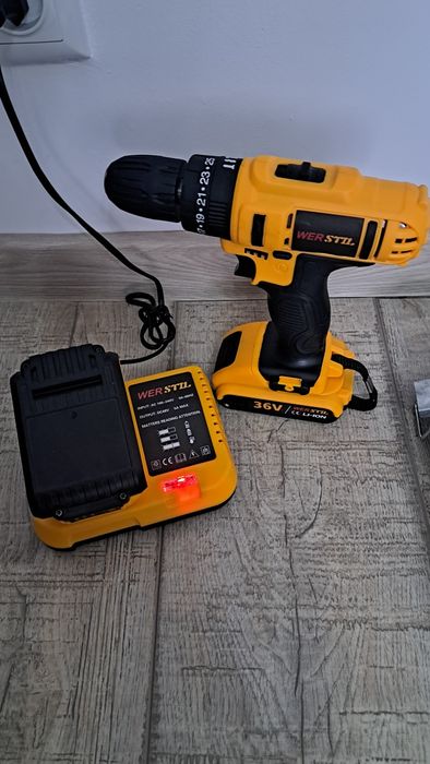 Trusă bormașină cu 2 acumulatori 36 V și accesorii