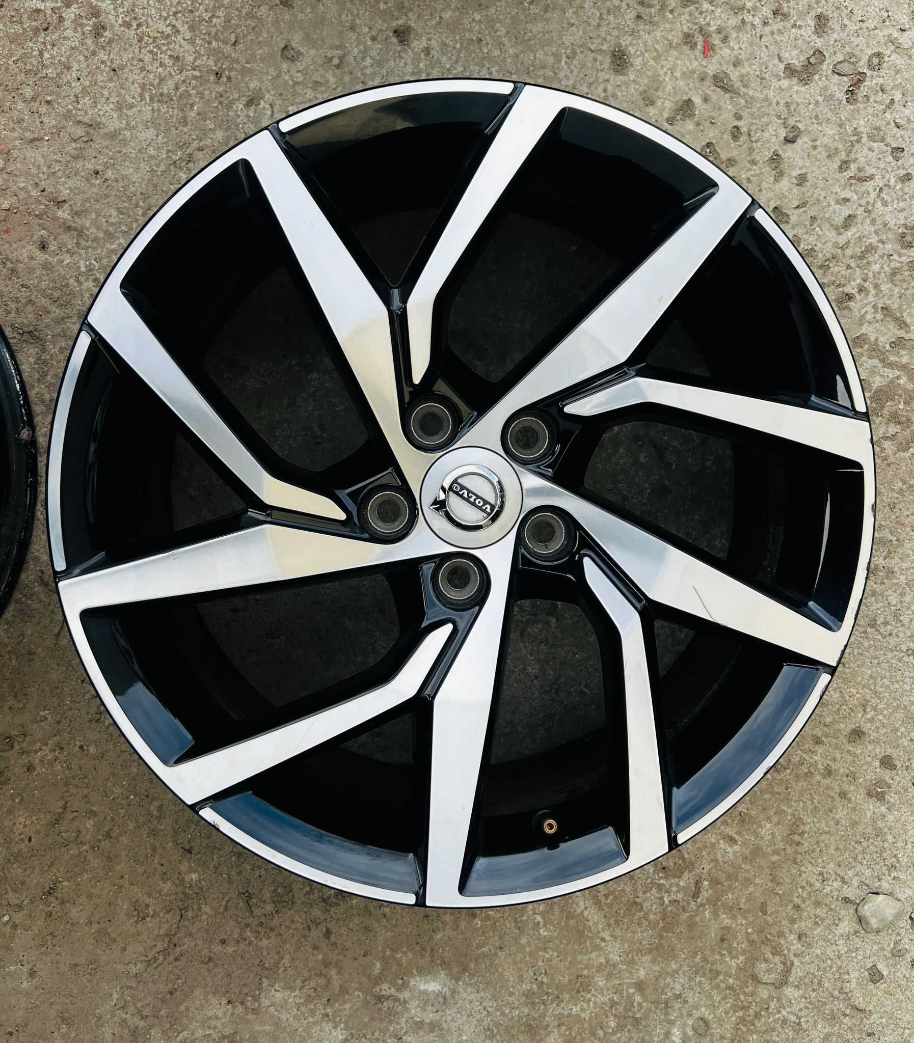 Jante Volvo R18 5-Y Spoke Black Diamond Cut S60 V60 Xc60 Xc40 Xc90