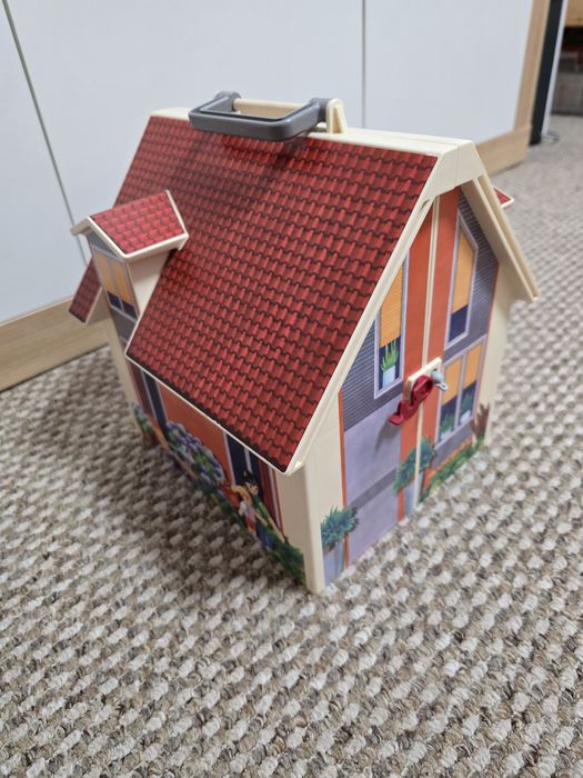 Casuta cu multe accesorii