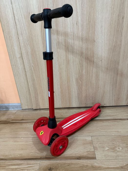 Баланс колело Lionelo, Тротинетка Ferrari + Каска BTWIN