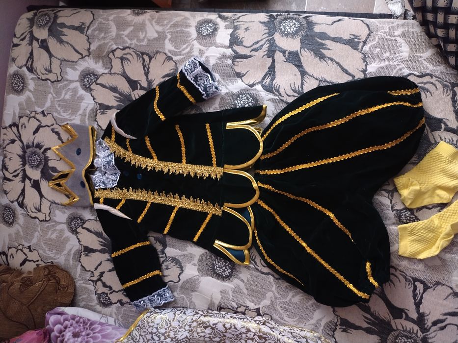 Продам новогодние костюмы