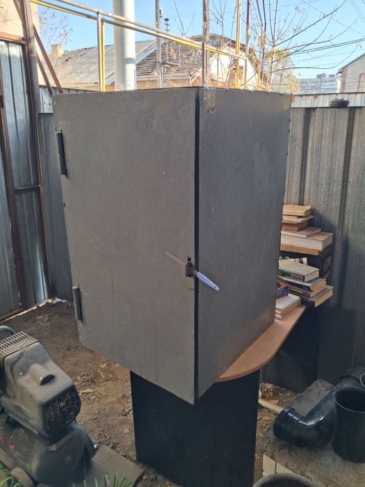 Продам сейф хороший высота 80х51х53. 2 камеры