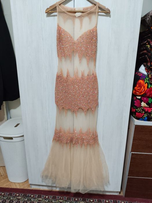 Вечерний платье очень хороший качестве