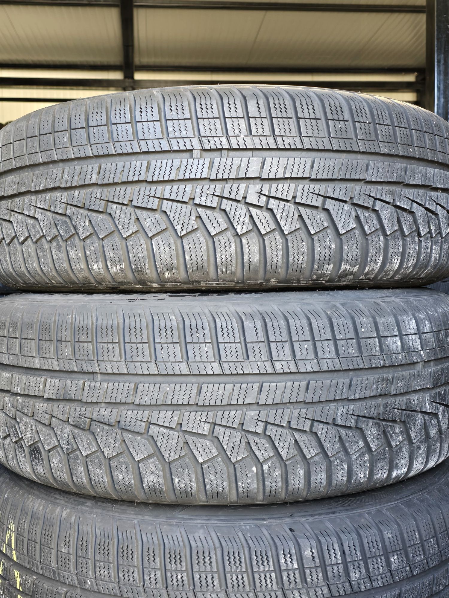 4 Броя 215/60/17 Hankook 2x6mm 2x5,2mm
