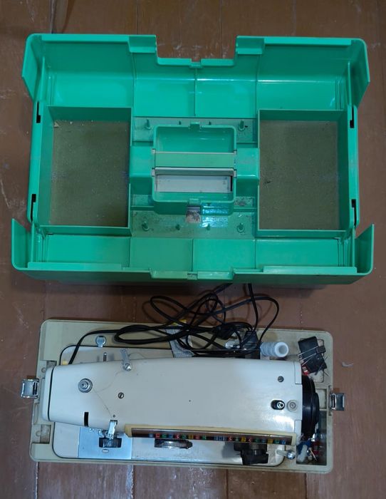 Продам швейную машинку