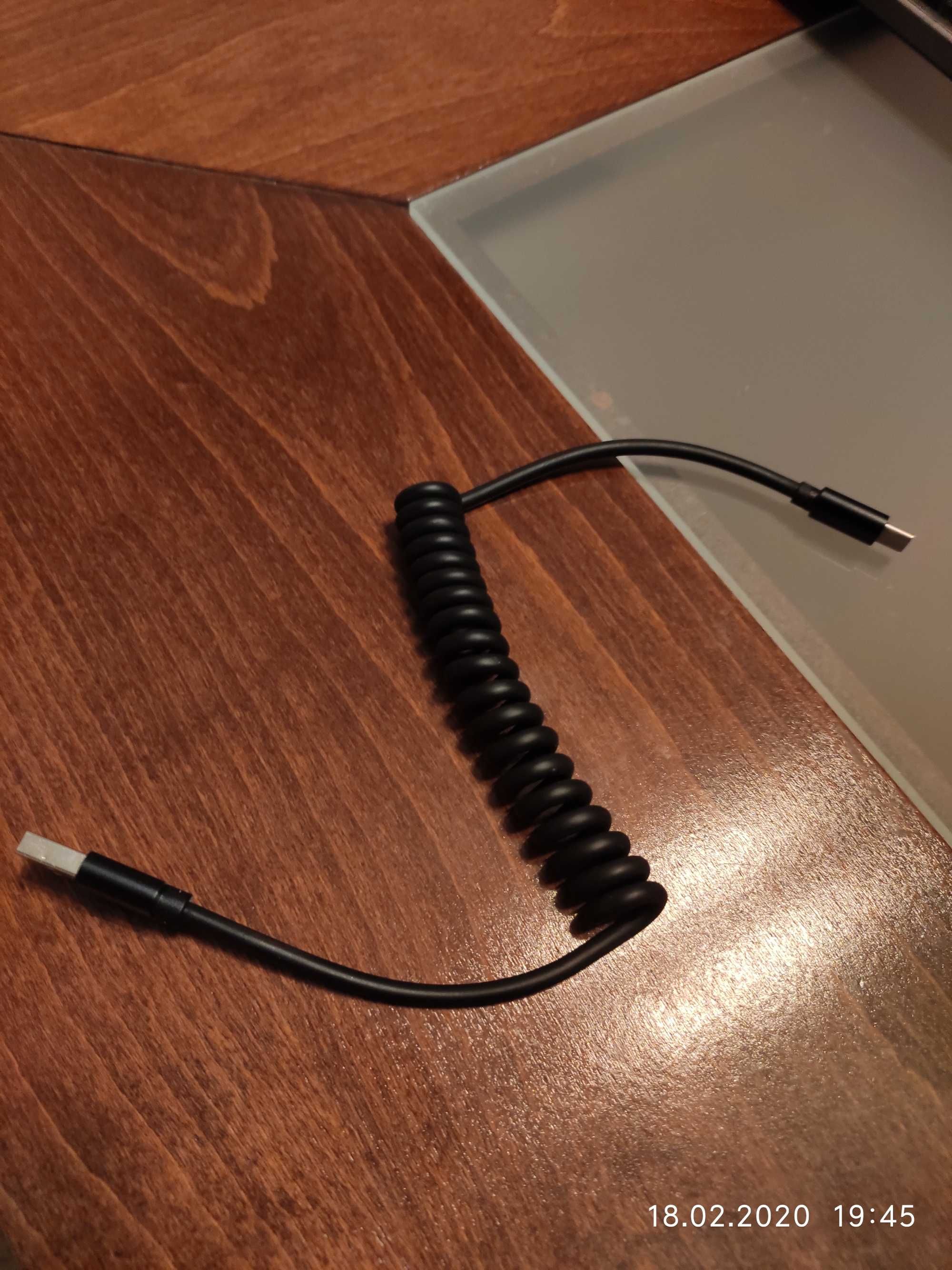 Разтегателен кабел за зареждане и данни USB to USB C