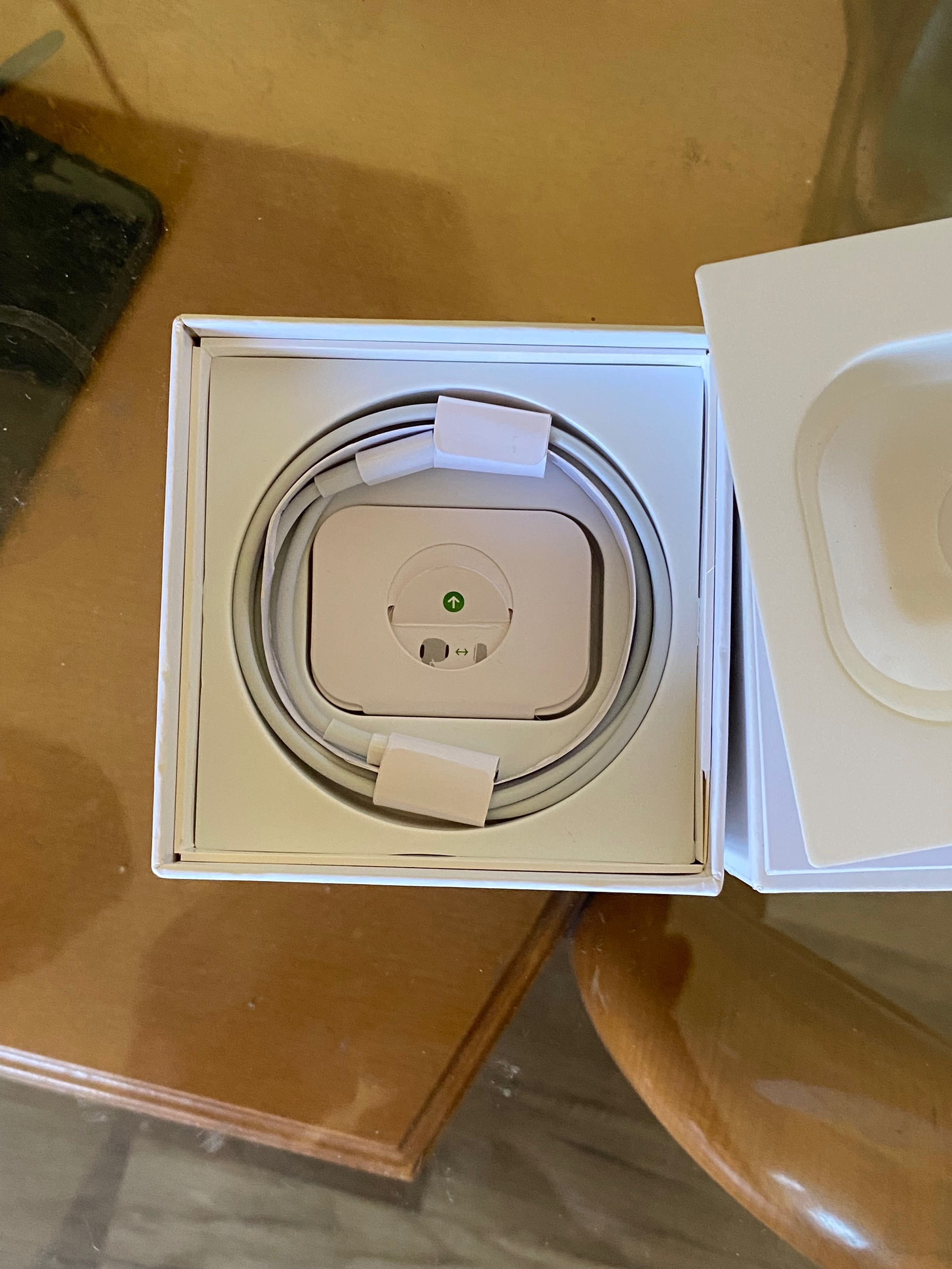 Здравейте продавам чисто нови оригинални слушалки airpods pro