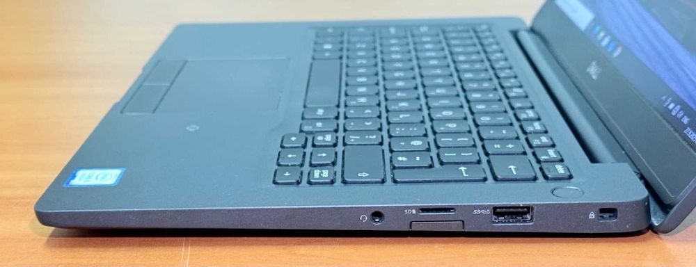 Core i5-8365U / 8GB RAM / 256GB SSD/ 13.3" FHD IPS /Dell Latitude 7300