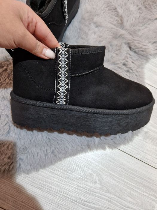 Ghete negre stil Ugg