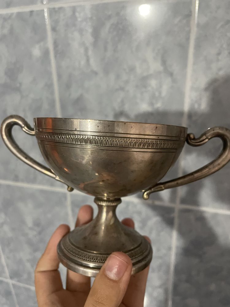 Vind peste 1 kg argint piese