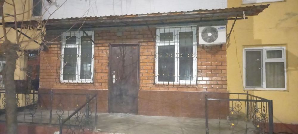 Yunusobod 7 kv 1 etaj 2 xonali padvol agaroti bor 350$