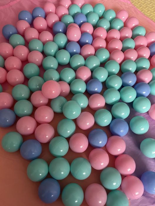 Детски басейн с топки