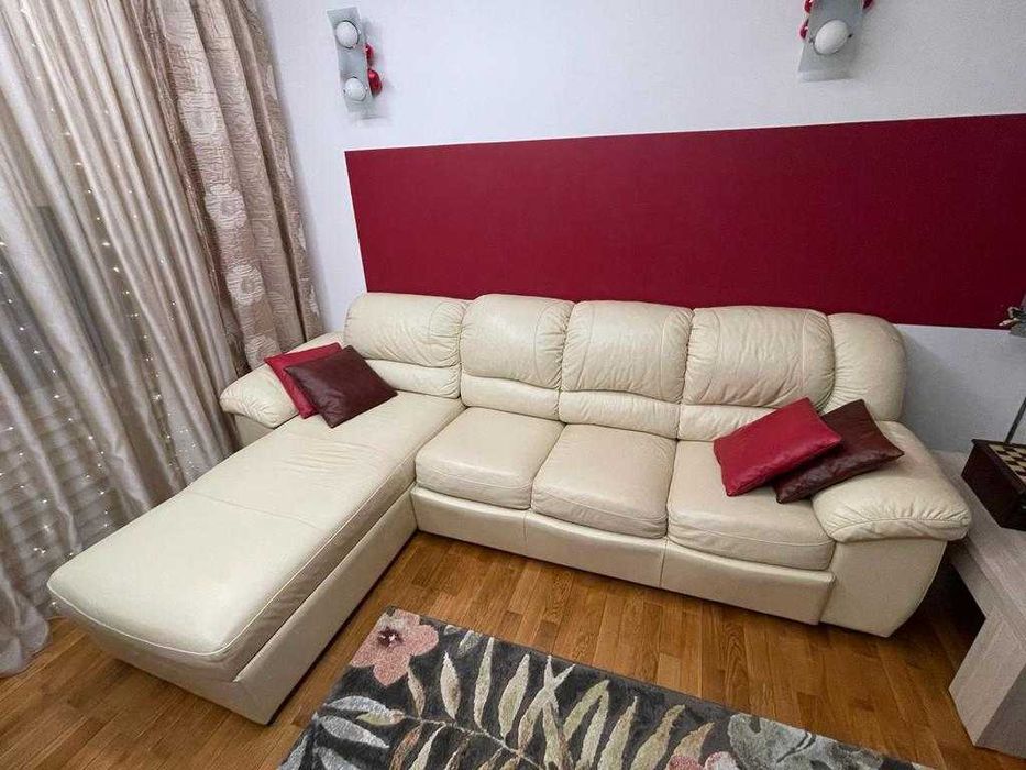 Canapea din piele 3 locuri plus otoman