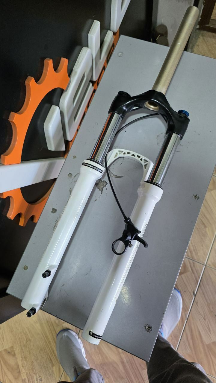 Продам или обменяю оригинал вилку Rock Shox (26) XC 30 Turn key