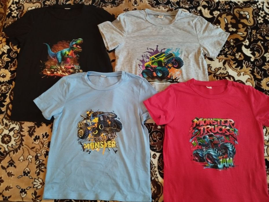 Продам футболки новые р 122 на 5-6 лет