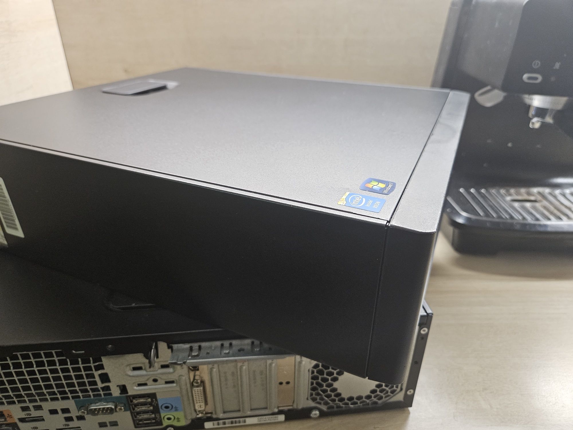 Продавам hp z230 sff