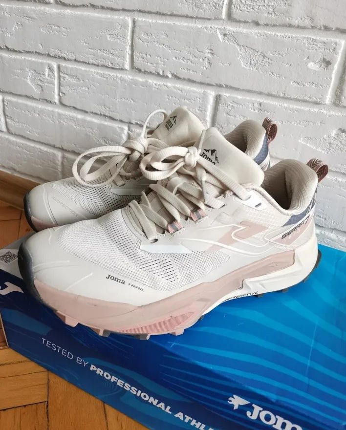 Маратонки JOMA номер 39.