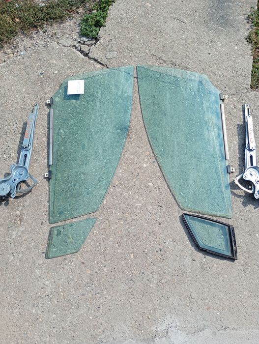 Vînd geam Toyota avensis 2011