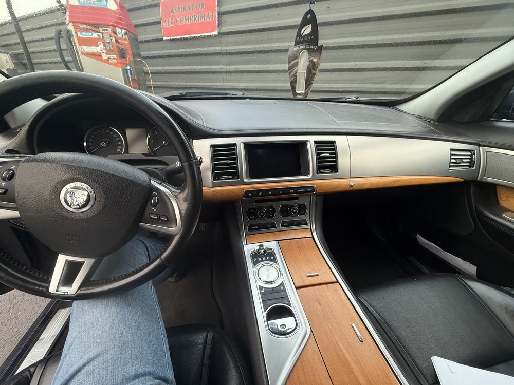 Jaguar XF - 2012
