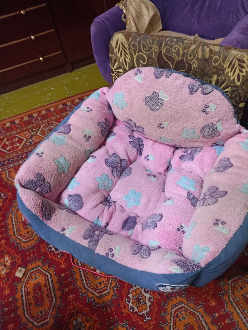 Продам лежанку. Подойдет больше средне маленькой породы.