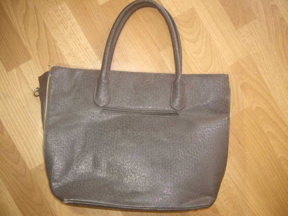 Продавам ежедневна дамска чанта David Jones Paris