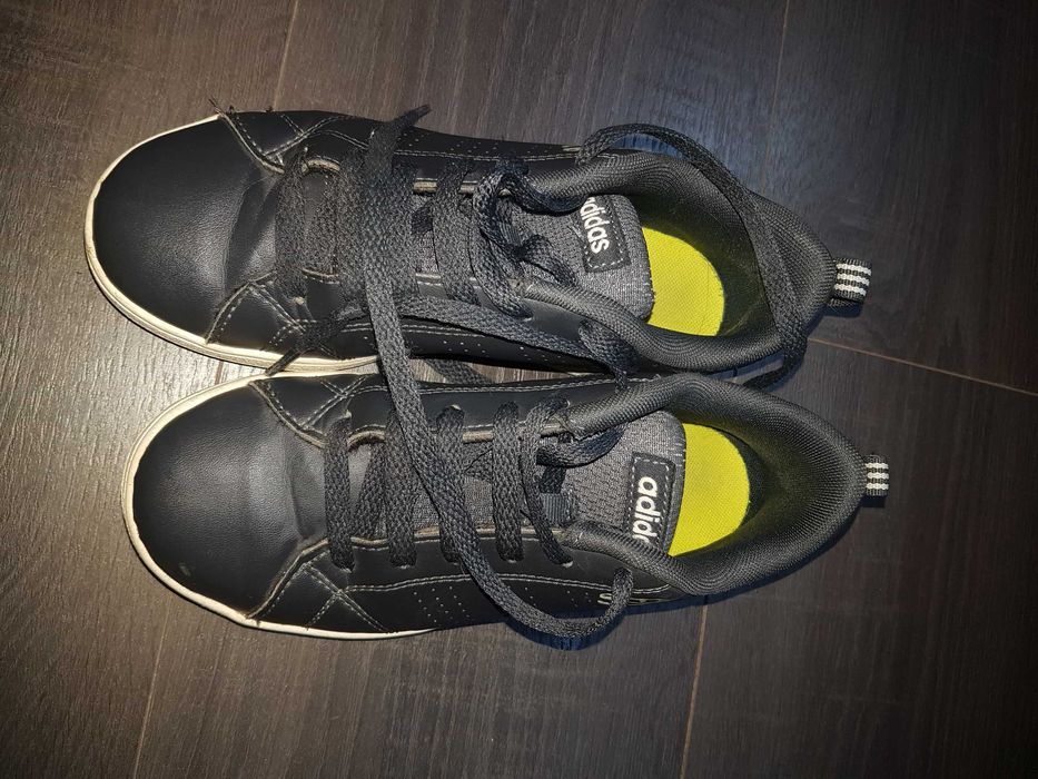 Adidas за момче, номер 33