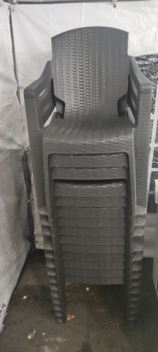 Пластмасови столове