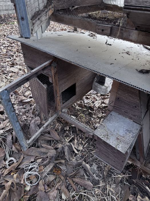 Крольчатники. Большой 300 тыс, маленький 50 тыс