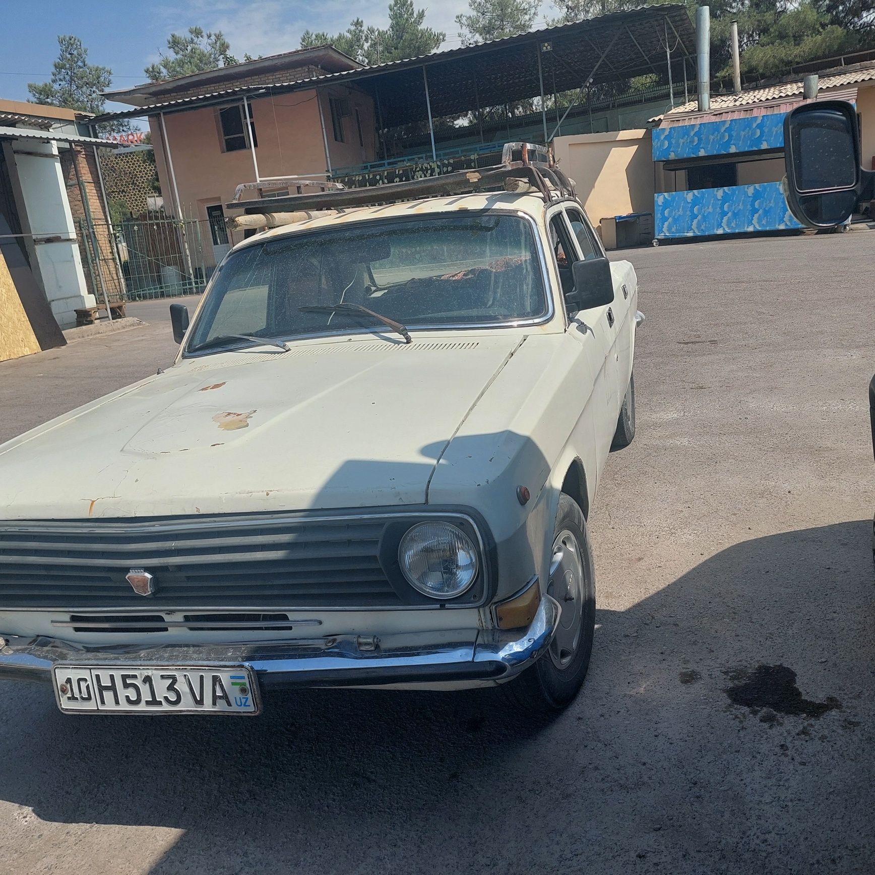 Volga 1988 yil oq