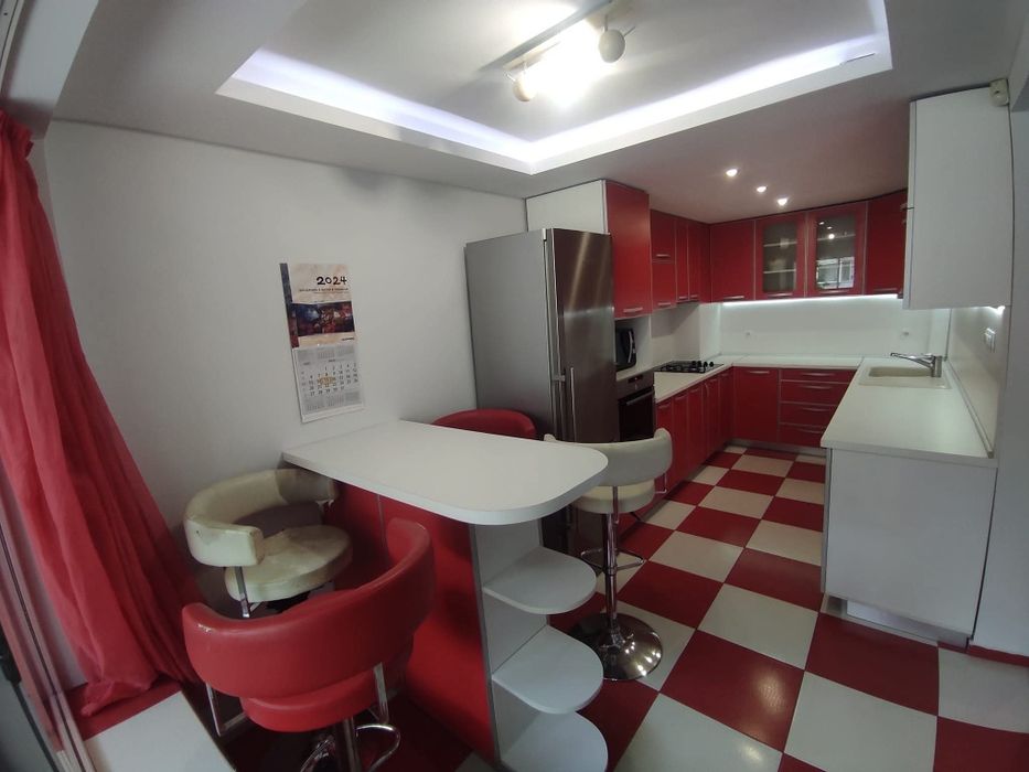 Тристаен апартамент под наем в центъра на Варна