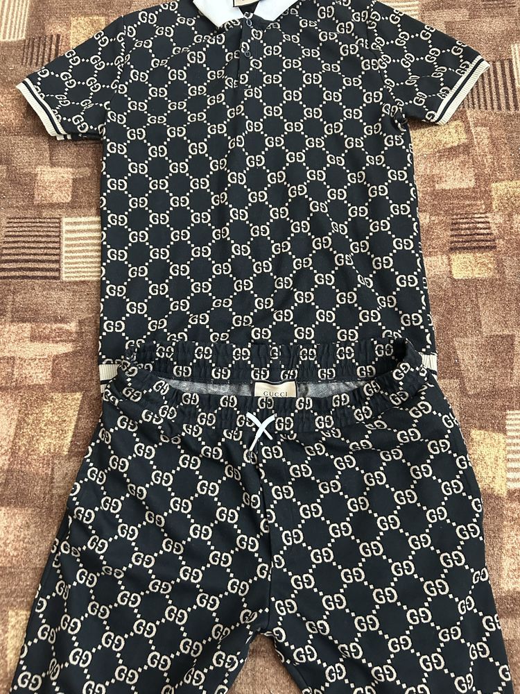 Летен нов екип gucci размер L-XL !