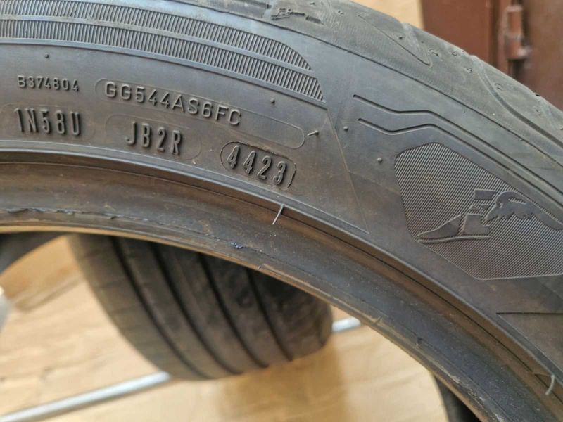 2 Goodyear R18 245/45
летни гуми 
DOT4423