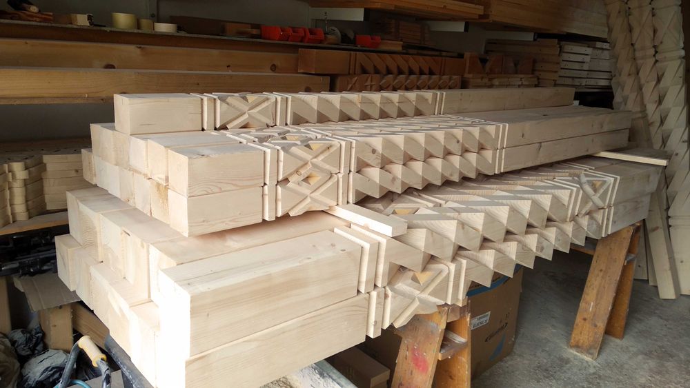 Stalpi din lemn sculptati 14 x 14 x 250 cm - 550ron/buc.